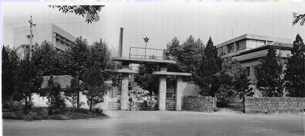 1950年，，，，，中南生物学制品厂（武汉生物制品研究所前身）建设.jpg